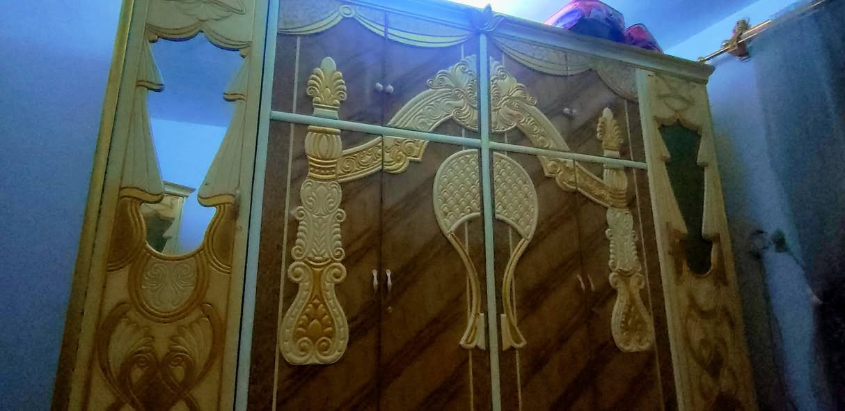 سلام عليكم غرفه للبيع الكنتور ٦ ابواب صااج عراقي تفصال تركي صبغ حراري  9 قطع وصلها موجود ب 2,650  اريدها ب 1.600 مليون ٦٠٠الف استعمال قليل نضافه فول  مكانها بغداد ***********
