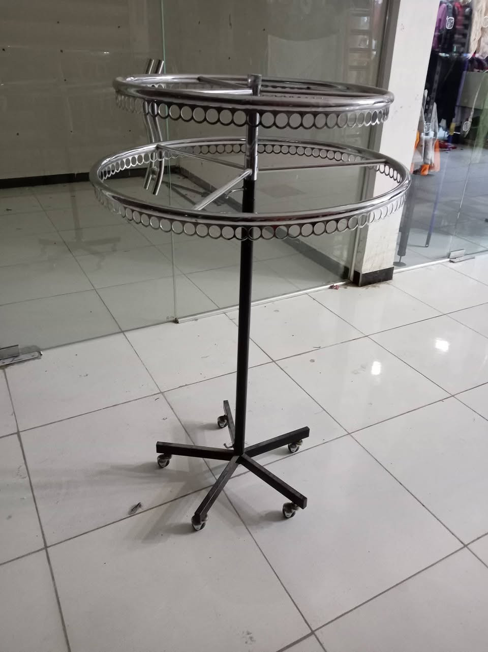 بسم الله
غراض للبيع العنوان المحمودية مقابل المركز الصحي 
والمحل الثاني شارع قيم َمقام قرب الوكيل ابو كريم ويوجد ايضآ باله في مجمع المنصور التجاري خلف عمارة الخضيري و مقابل البيت التركي
***********
***********
