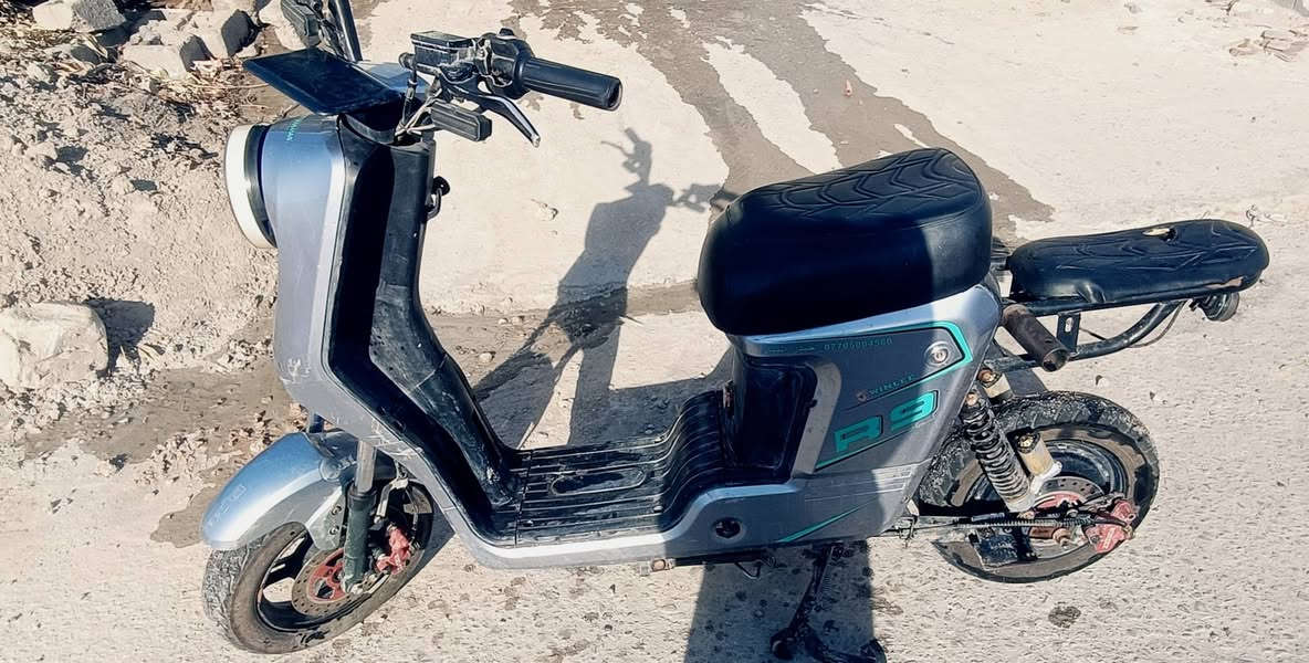 السلام عليكم دراجه شحن ار 9للبيع
دراجه نضيفه  يحتاجلها مدكر خلفي فقط

سعرها 350 بيها مجال قليل
للتواصل ***********
العنوان البصره

