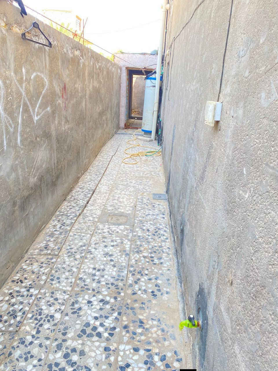 السلام عليكم بيت للبيع
مساحة البيت 200 متر ركن طابو صرف
الطابق الأول يتكون من استقبال وصالة وغرفتين ومطبخ وحمام
والطابق الثاني يتكون من غرفتين وصالة وصحيات
البيت نظيف جداً
للاستفسار الاتصال ع الرقم
***********
العنوان / طويريج ام الهوه قرب مجمع دينار
