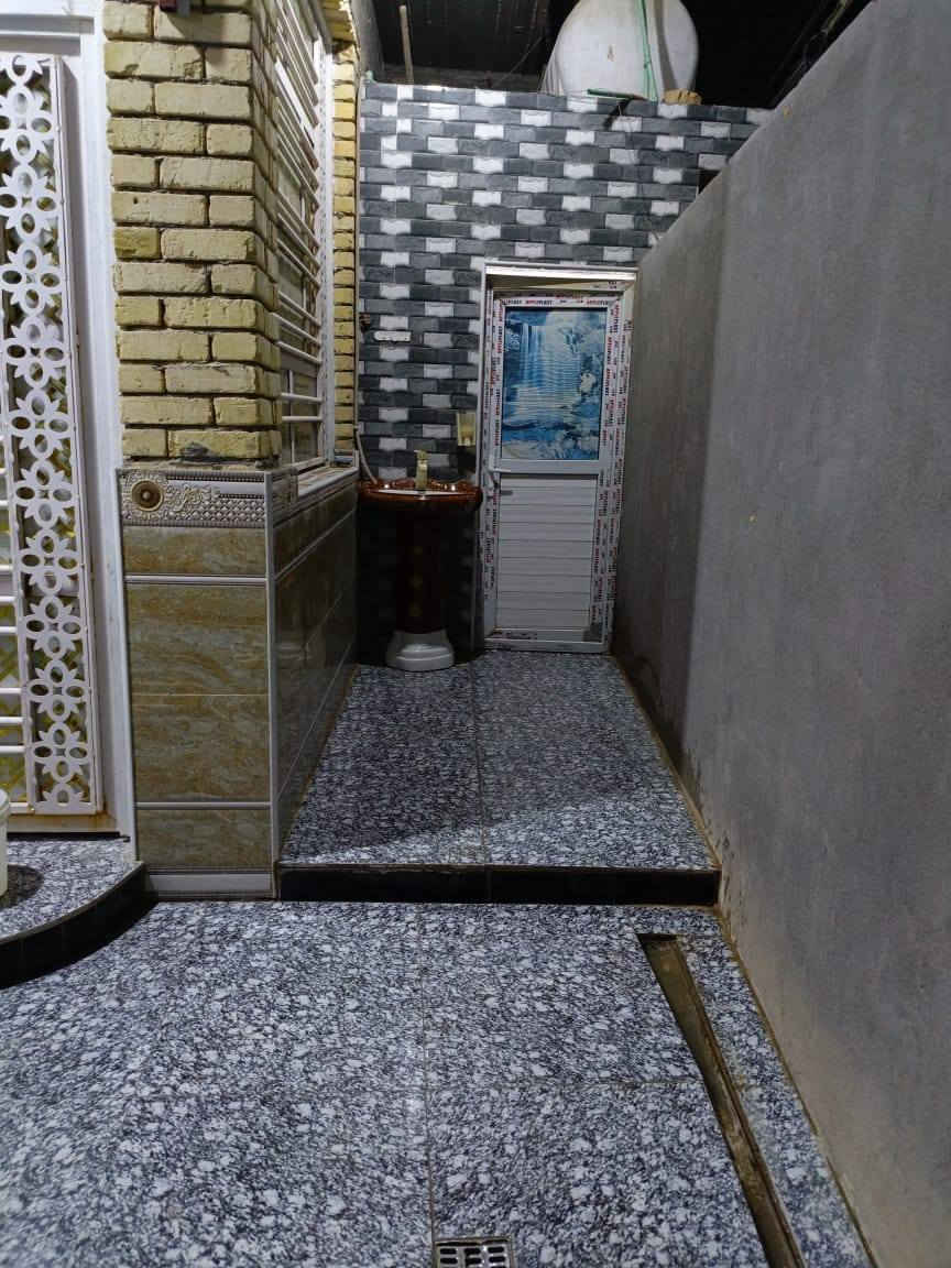 سلا عليكم بيت زراعي بحي السبل قرب الشارع العام قرب صيدليت الرحمه البيت طابوك قاطين وصب كون كريت متكون من 5 غرف وستقبال وصالتين وحمامات داخليه وخارجيه ومناور 2 وديوانيه ومطبخ وطارمه 7 متر رقم التلفون ***********
