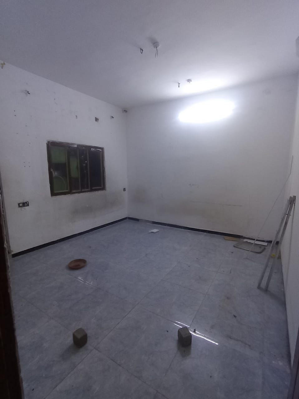 #للايجار____في____السيدية
مشتمل طابق اول فوق الارضي معزول عزل تام  

يحتوي على غرفة وصالة ومطبخ وخدمات 

قيمة الاجار:500 قفل 

للاستفسار:***********

او زيارة مكتب الفهد الهندسي للمقاولات العامة/شارع جامع الاقصى مقابل مكتبة الحكم سنتر
