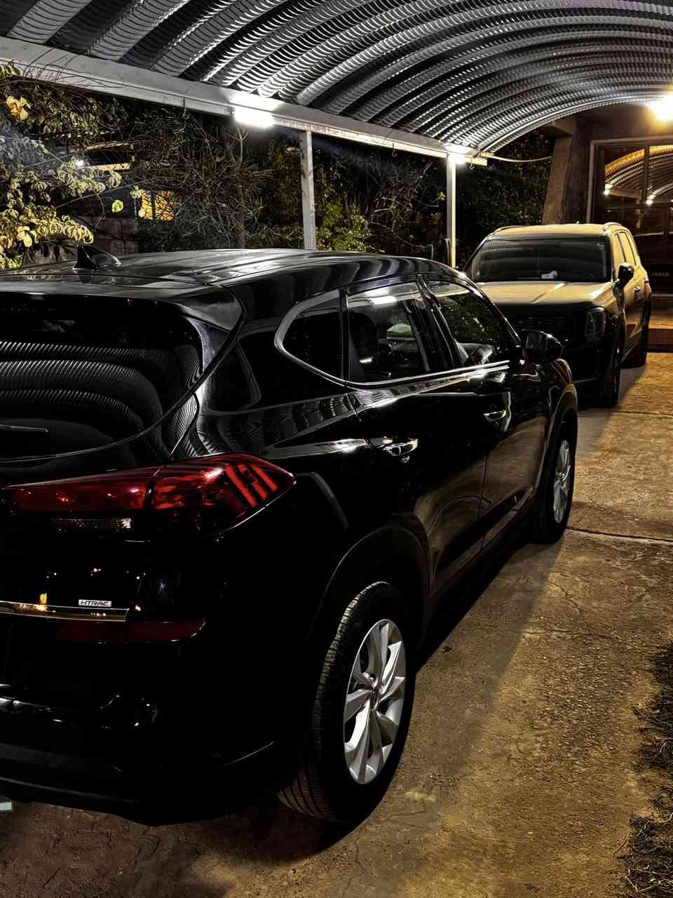 السلام عليكم للبيع توسان ٢٠١٩ وارد امريكي اللون اسود السياره حادثها خشم جاملغ السايق والبنيد بدون دواخل وايرباك ستيرن وبردة وراجعات سيستم صور الحادث موجوده ورقم الشاصي موجود والسونار موجود رقم بغداد الجديد الدولي بأسمنا سنويه جديده وهزه جديده 
المواصفات: 
مكينه ٢٠٠٠ 
ماشيه ٤٥ الف 
شاشة جبيرة
كامرة خلفية
ابل كار بلي
دفع رباعي
رادار امامي
تحديد مسار
مانع اصطدام 
سايد بريك دكمه
اوتوا هولد
ثلاث وضعيات قيادة:سبورت-ايكو-نورمال
كشافات اماميه
تخم تاير جديد
كاعيات الشركه الاصليات
كتلوكات الشركه
السبير والعده مالته 
السيارة جديدة جداً بمعنى الكلمة والجاملغ مبدل اصلي نفس اللون يعني فقط قطعة وحده البنيد صبغ والسونار موضح امامكم وصور الحادث كذلك عنوان السياره بابل مشروع المسيب للاستفسار ***********
