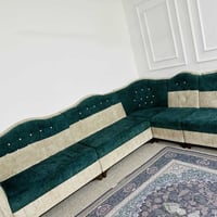 كنبة مودرن • نظيفة • قليلة الاستخدام