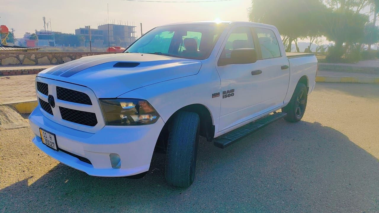 سم لله الرحمن الرحيم 
السلام عليكم 
للبيع دوج رام كلاسيك بلاك
مديل 2018
محرك هيمي 5.700 الوحش
كير محرك تبريد تدفئه كهرباء كله جديد وكفاله
رقم بغداد مشروع وطني بسمي
حادث 3 قطع 
جاملغ طامامي تصليح
 بابين تبديل بلاد 
صور الحادث مرفقه 
سياره جديده 
للستفسار اتصل او واتساب 
***********
