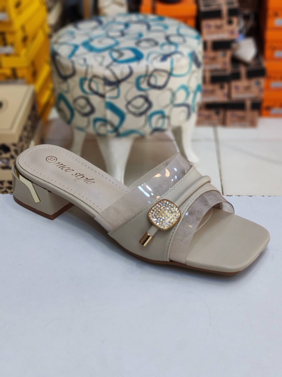 #جديد
سعر القطعة 💥 15000 الف 💥
شحاطة كعب 5سم طبي خفيف الوان المعروضه فقط
#العنوان خانقين مجمع الحاج قاسم خلف مجمع حبيب مول
توصيل جميع المحافظات وداخل خانقين واتس ***********
احذية و حقائب بشار
