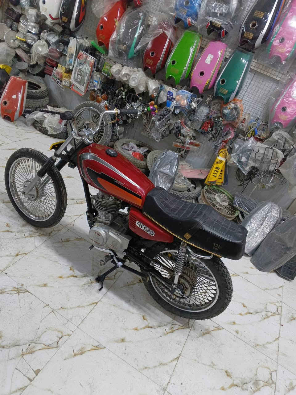 السلام عليكم من رخصه ادمن الكروب
دراجه اربعه قير موديل 20 كلش حلوه 
الغراض مالتها كلها 26 
تعمير جديد دراجه انظف من الصور 
 سعر 280
مال مزاد كلش حلوه الدراجه 
كلك كلك 
مو واحد يخبارني يگلي اصولي😂
العنوان كوفه 
***********
