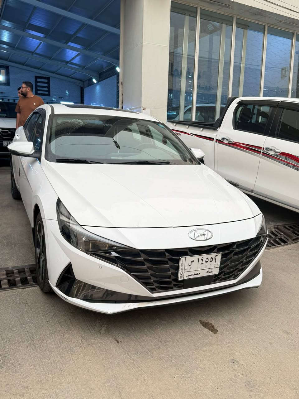 السلام عليكم
السلام عليكم النترا 2023 
خليجيه مكينه 2000 
ماشيه 51 
بيهه بارد ب هلال الإجماع الخلفي اليسره 
الباقي كفاله عامه نص فول 
مكينه كير حداديه باتري جديد 
***********
