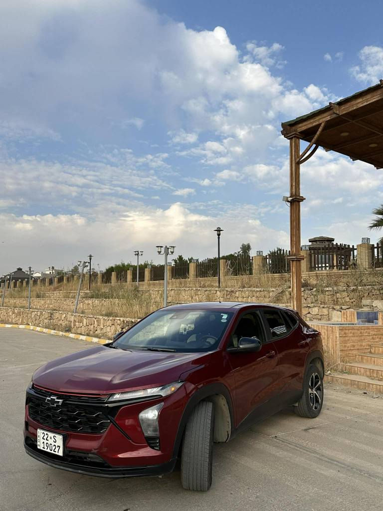 شۆفرلێت تراکس 2024 – فوول مواسەفات تەنها سڵاید (فەتحە) نییە
​مۆدێل: 2024
​جۆر (فئة): RS
​لێدرانی زۆر سووکی هەیە، بێ ئێرباگ. تەنها بۆنیتی بۆیاخە و ژوورەوەی هیچی پێوە نییە.
​ژمارە: هەولێر – بەناوی خۆمەوەیە، وەکالەت و تەحویلکردن بەشەرت
​ڕۆیشتوو: 37 هەزار میل.
​بزوێنەر: 3 پستۆن، 1.2 تۆربۆ (مەرغوب).
​گێڕ: ئۆتۆماتیک 6 نمرە ATF (مەرغوب).
​سووتەمەنی: بەنزینی ئاسایی (ئۆکتان 87).
​سحب و عەزمی ئۆتۆمبێلەکە زۆر بەهێزە و لە هەمان کاتدا زۆر ئابوورییە لە سەرفکردنی بەنزیندا.
​ڕادار و تەحیدید سورعە.
​دیاریکردنی ڕێگا (Lane Assist).
​ئیشپێکردن لە دوورەوە (Remote Start).
​سیستەمی پاشکەوتکردنی سووتەمەنی (Auto Start/Stop).
​برێکی ئۆتۆماتیک (Auto Brake).
​حەساسی لایت (Auto Light).
​گەرمکەرەوەی کوشن و گەرمکەرەوەی سوکان.
​هاندبرێکی کارەبایی.
​ئەپڵ کارپلەی و ئەندرۆید ئۆتۆ (بێ تەل - Wireless).
​خاڵی کوێر (Blind Spot) و ئاگادارکردنەوەی پێکدادان لە پێشەوە.
​ئاگادارکردنەوەی پیادە.
​سوکان کارەبا: زۆر سووکە لە ناو شار و زۆر جێگیرە لەسەر ڕێگای خێرا.
​سیستەمی دژە خلیسک (Traction Control).
​ABS + EBD.
​ئاوێنەی لایەکان ئیشارەتدار.
​کامێرای دواوەی HD لەگەڵ هێڵی جوڵاو.
​کۆنترۆڵی تەواوی سوکان.
​تێبینی کۆتایی: ئۆتۆمبێلەکە وارد ئەمریکایە، یەک دەستە لای خۆمان بووە. بێ کێشە و بێ عەیبە بە شەرت.
​نرخ: 136 وەرەقە و کەمێک مەجالی تێدایە.
​شوێن: کەرکووک (دەتوانم بێم بۆ هەولێریش).
​ژمارەی مۆبایل: 0️⃣7️⃣7️⃣3️⃣8️⃣3️⃣5️⃣4️⃣7️⃣6️⃣9️⃣
***********
*********** كركوك, العراق
