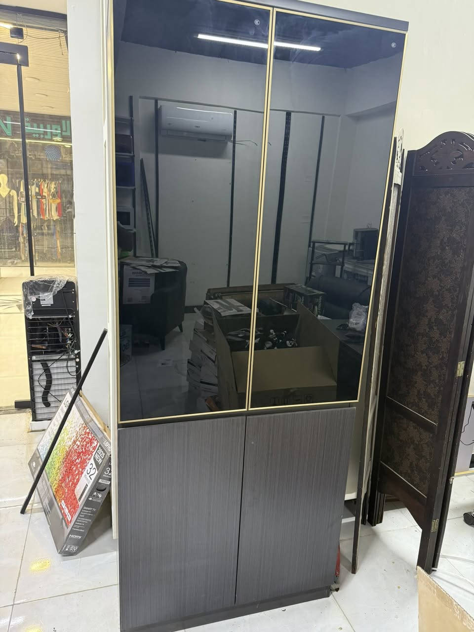 دولاب مكتبي ك الجديد
اشتريته من جشعمي
خلي سعرك بما يرضي الله 
المكان العاميره العمل الشعبي
***********
