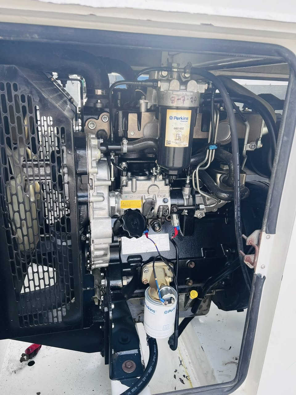 #جديدنا
نوع المحرك:بيركنز انكليزي موديل 2022
القدره:66KVA
المحرك:3بستم سوبر 
نوع الملف:لوري سومر فرنسي
عدد ساعات التشغيل:649 ساعة ⏰
كاتم  100%
مع سسستم بروتكشن كامل للحمايه ونظام اوتو Ato
 الهاتف:***********
***********
