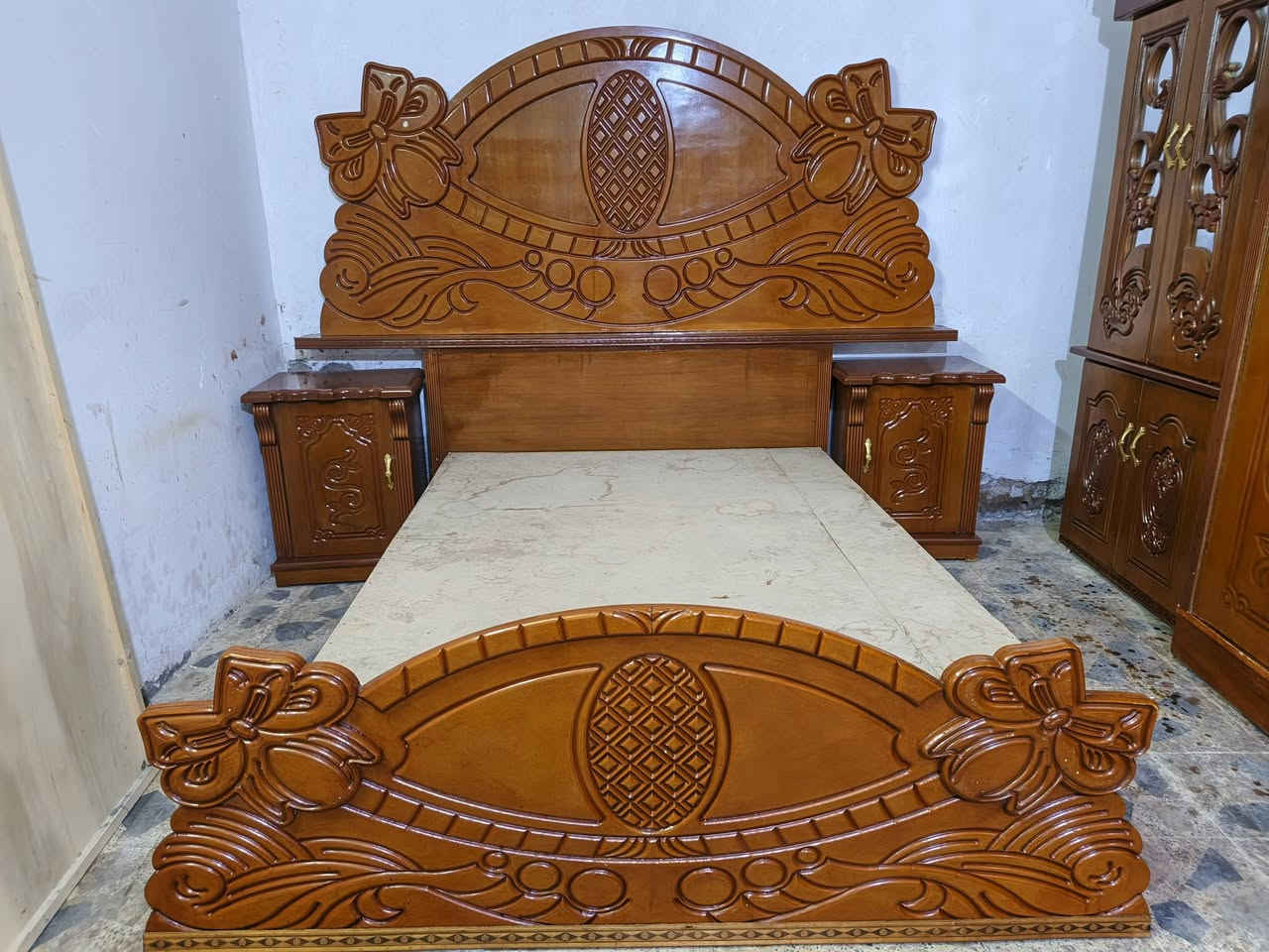 غرفه اخشاب ام السته تجاره  تزكام صاج كبس شريط جديده كلش نهايته ٦٠٠ مكان ناصريه ***********
