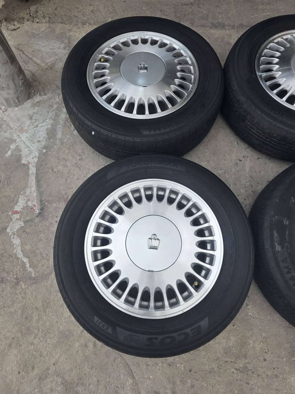 السلام عليكم 
ويل كب راس الثور تكم 
ويل كب مجلي جلي درجه اولا كبات تايرات كامل 
العنوان البصرة دور الشرطه على شارع القائد 
***********
