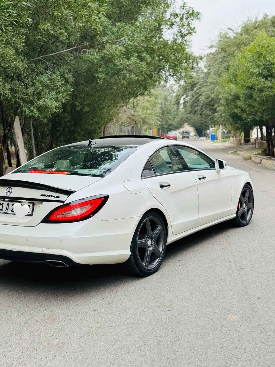 لبيع او مروس
النوع

 :_ مارسيدس 

الفئه :_ CLS 

حجم :_ 550 

الموديل :_ 2013

السياره امريكيه داخله كلين تايتل هنا صايره بيه طخه بسيطه مصبوغ بيه جاملغ امامي وباب خلفيه  باب تبديل نفس لوان  يعني قطعتين نص 

صبغ السياره فول مواصفات للاخير

سلايد

شاشه

جوبلسات(جكات)

كشنات جلد تدفئه + تبريد

كامره خلفيه 

برده خلفيه كهرباء

حساسات امامي خلفي 

كشنات وستيرن كهرباء

رادار امامي + نقاط عمياء(رادارات بالمري) 

صندوك كهرباء

وبعد بيه هواي مواصفات 

 مابيه كل نقص ومكانه بغداد
***********

السعر ٢١٥ قابل للتفاوض
