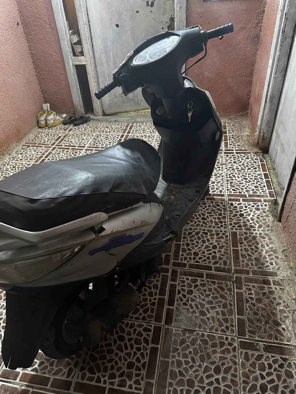 المكينه مجفته مرتين بيها كسر بسيط بالكفر مثل ماموضح بالصور وقبق البانزين معلگ مرات يفتح تكدر بدرنفيس او تسويه بكيفك السعر 275 وبيها مجال حك الجيه 

مكاني رفاعي تقاطع الملعب 

الرقم:***********

واتساب :***********
