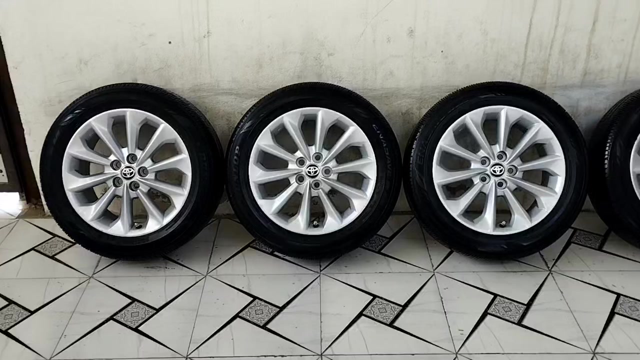 اسلام عليكم اخوان واصل وجب جديد طخم عدد 4 ويل تايرات حجم 16 كورلا XLE موديل 2022 شريكة أصلي بلادي وارد امريكي 4 تايرات دلوب ياباني شريكة أصلي بلادي وارد امريكي حجم 16 قياس 205/55/16سعر 480 الف عنوان كركوك قادسي أو لا يم نادي سولاف رقم موبايل اسيا بي واتساب *********** ***********
