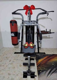 جهاز جيم جديد. مع كيس ملاكمه وقفازات للبيع المراجعه مع ٠٧٧١٨٥٦٨٤٧٠