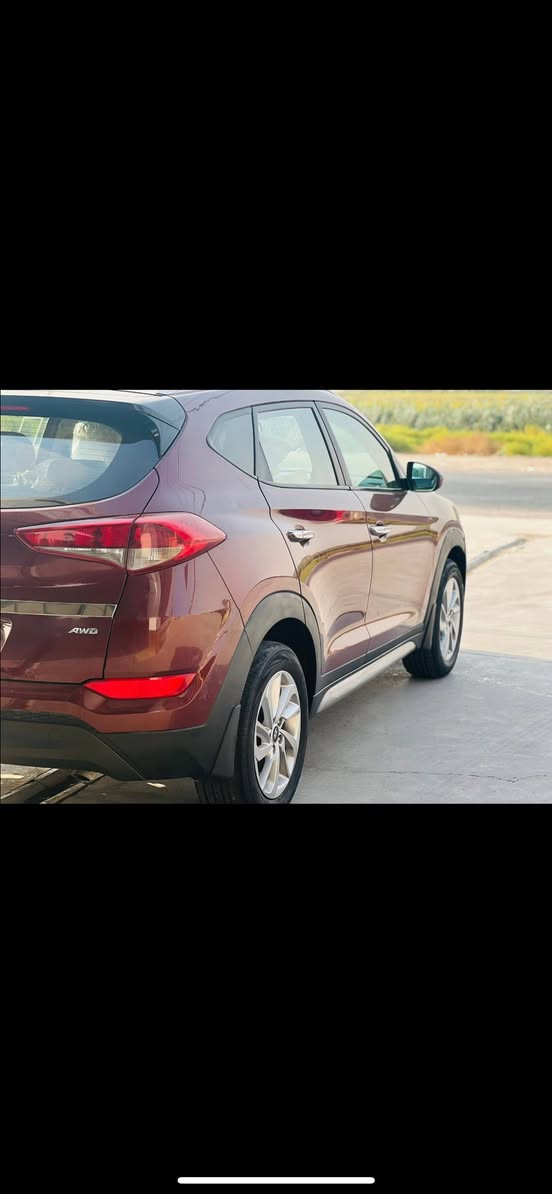 سلام عليكم للبيع توسان 2017 
وارد أمريكي جاملق و بنيد بدون دواخل 
محرك و كير جدد 
سياره خير من الله رقم بغداد جديد 
تحكم ستيرن وكشن كهرباء شاشه كبيره 
العنوان بغداد جسر ديالى تقاطع نهروان 
للاستفسار.  ‭0785 205 8090‬
