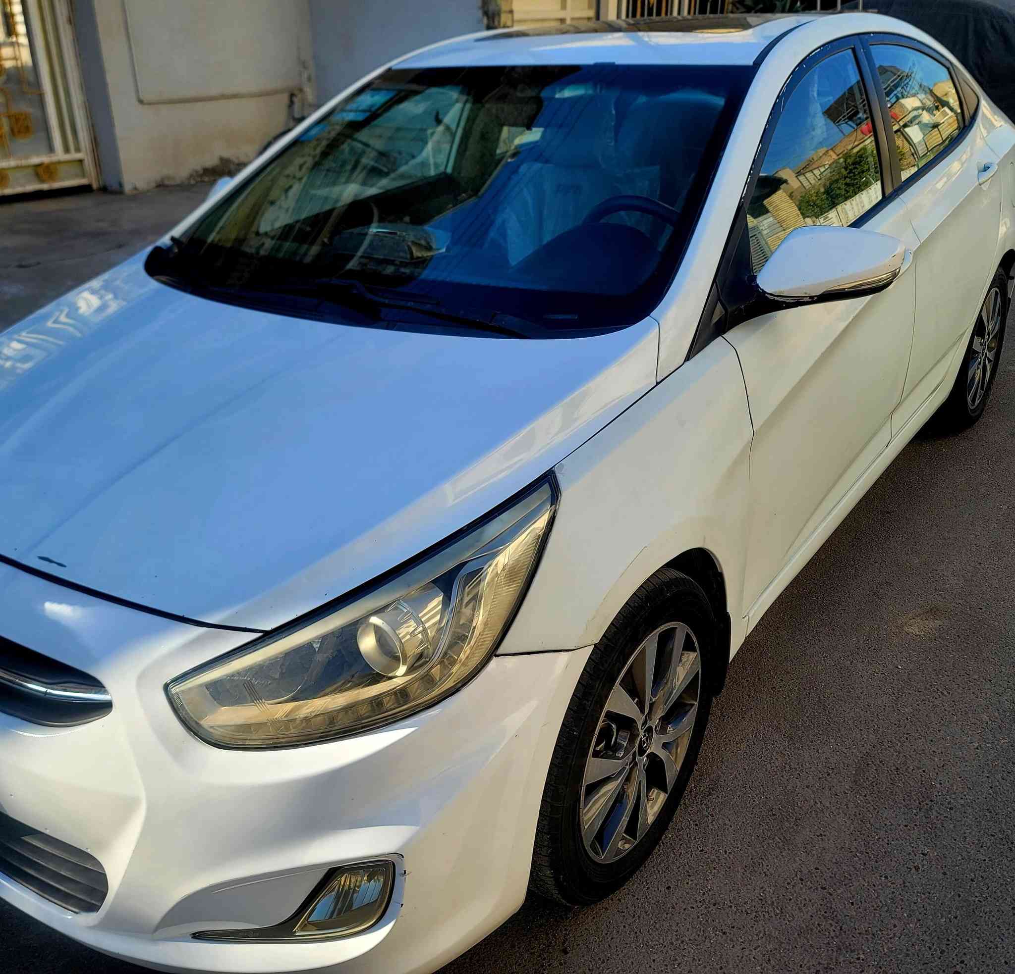 السلام عليكم ..
للبيع اكسنت 2015  خليجي فول مواصفات
محرك 1600
رقم بغداد 
فتحه بالسقف 
كامره خلفيه 
اشاير بالمري 
تحكمات ستيرن 
شاشه ايباد 
حداديه جيده
باتري جديد
تايرات جدد 
5 ويل كمب
السياره استخدام شخصي ونضيفه مابيها اي نقص .. صفحة السايق مرشوشه رش اثر شخطه لا فتح ولا معجون ولا دواخل يعني // السعر 100$
السياره موجوده بغداد .. 
***********
