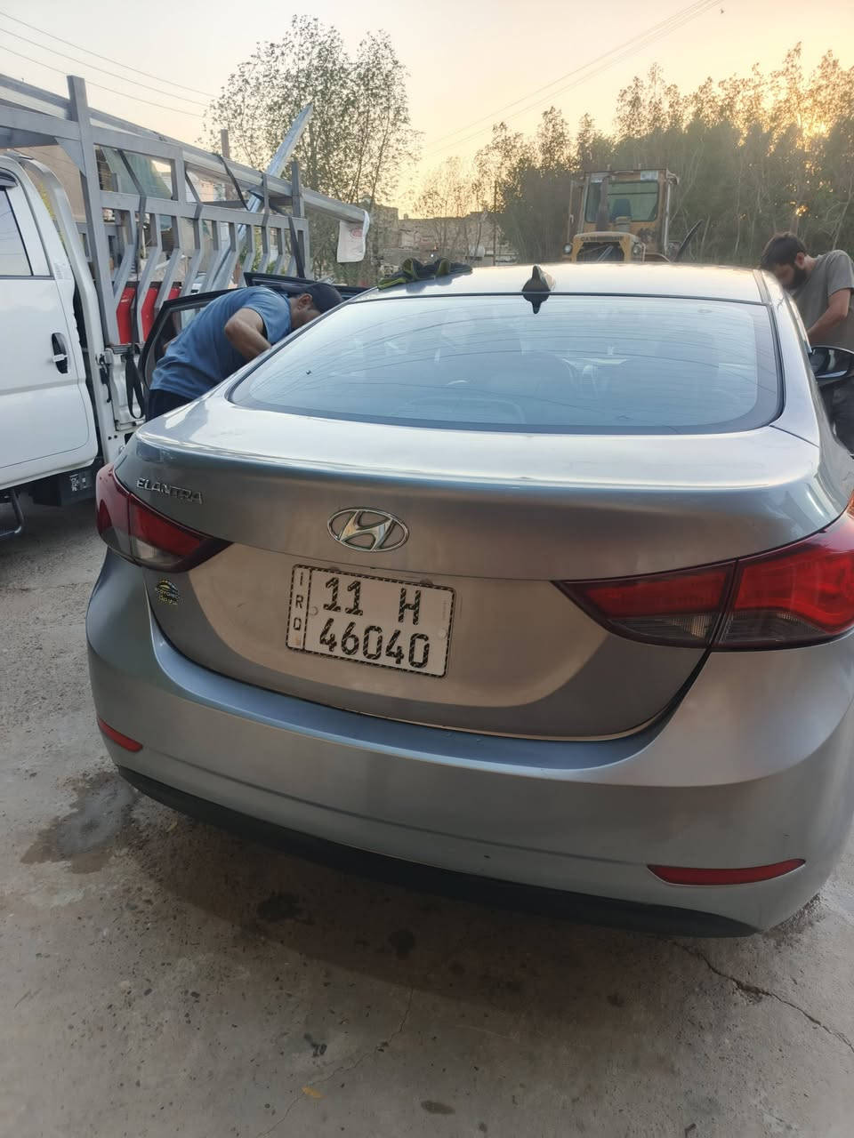 سلام عليكم النتره 16 امريكي رقم بغداد 
نكليزي مكينه 1800 ضرر السياره باب مبدل من امريكا وقطعتين كلير بل عراق سعر 105مكان السياره بغداد الامين الثانيه
رقم الهاتف***********
