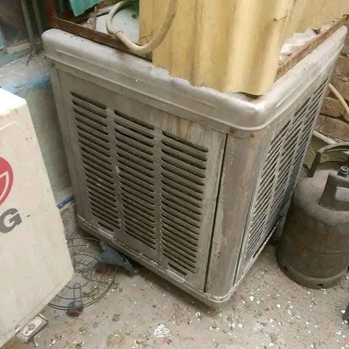 للبيع محلق بوفيه صاج تكمه سعره ١٢٥ الف مبرده المنيوم سعره ١٥٠ الف مكاني بغداد رقم الهاتف *********** ***********
