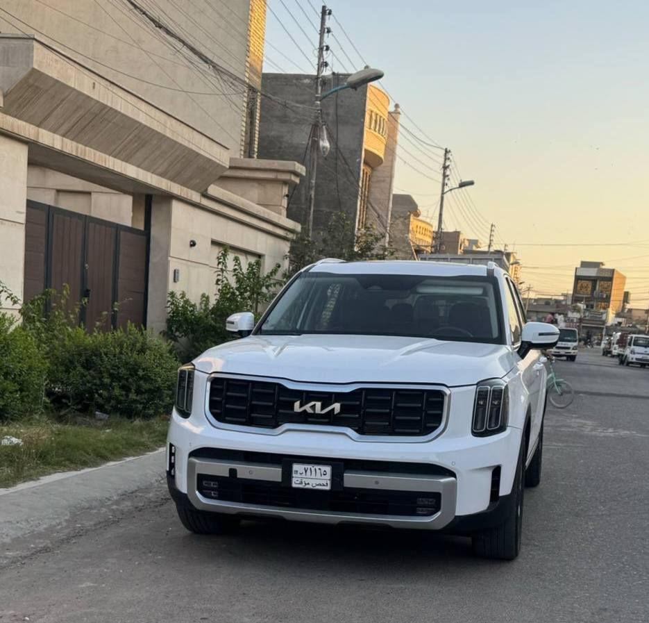 السلام عليكم
للبيع كيا تيلورايد 2023 SX أعلى فئة بالتيلورايد
لون ابيض مرغوب 
بدون رقم منيفيست بأسمي تترقم اي محافظة ماشية 32000 مايل
المواصفات :-
 شاشة متصلة GBS كاربلي
 مداخل شحن، شحن لا سلكي
 كشنات حار بارد تدفئة تبريد جلد طبيعي، كشن الوسط متصل و ليس منفصل ( المرغوب)
فتحتين بردات 
توقف ذاتي
رادار امامي خلفي جانبي
تحديد مسار
نقطة عمياء
بصمتين
محرك 3800، 6 سلندر
و بعد بيها مواصفات جداً مرغوبة و مميزة
حادثها فقط تصليح ربع البنيد + تبديل جاملغ الأيمن بدون دواخل

عنوان :- بغداد / البلديات
هاتـف / ***********
رجاءاً بدون خاص راسل واتساب و بخدمتك.
