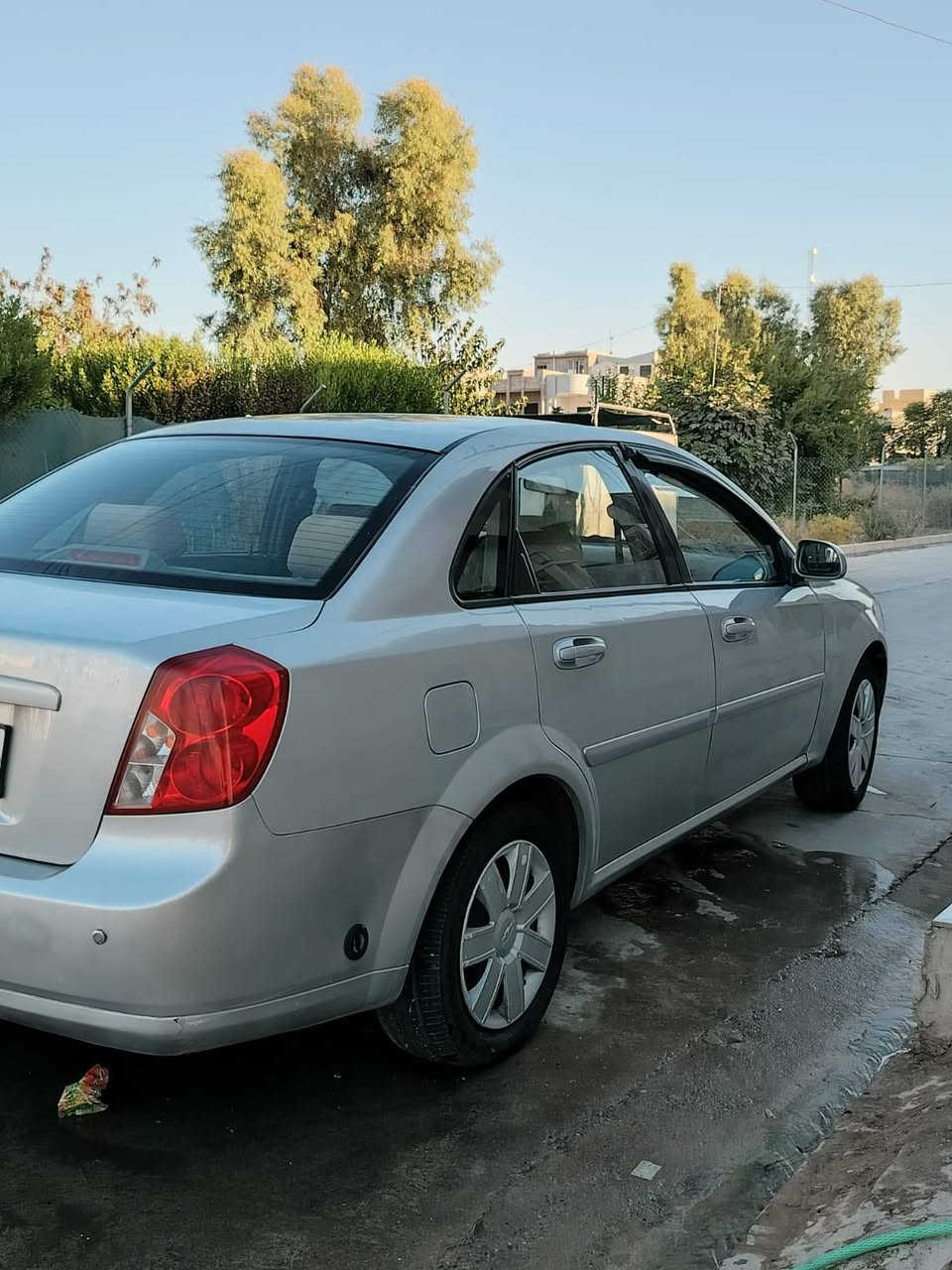 السلام عليكم 
اوبترا سلفر بيها خمس قطع رش بدون دواخل
 وبدون معجون  فقط ضربة بسيطة بالجاملغ الخلفي . 
موديل ٢٠٠٩ گير توماتيك 
رقم اربيل مسطرة باسمي
 كابون بانزين 
 السيارة جاهزة گير ومحرك شرط 
السيارة ما بيها اي نقص ،  منظومة غاز وبيها كرت 
تايرات جديد ، تبريد شغال 
مكاني الموصل 
السعر ٧٢ بيها مجال 
للاستفسار الاتصال على الرقم ***********
