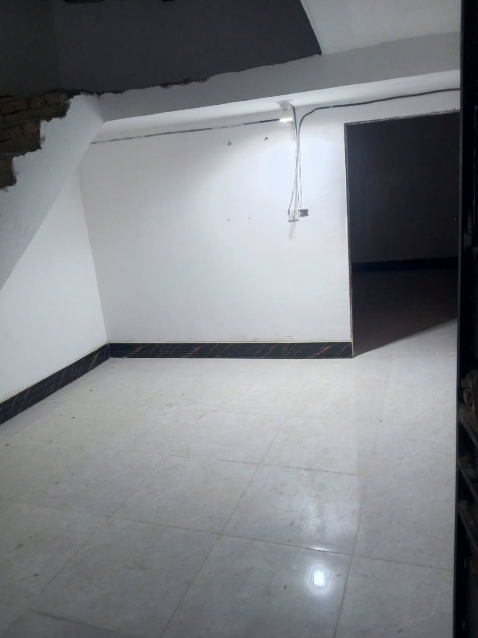 مشتمل البيع 100متر  بل تفيج مثل ما واضح بل صوره بيت بلوك وسكف عكاده نزلت رمثان ***********
