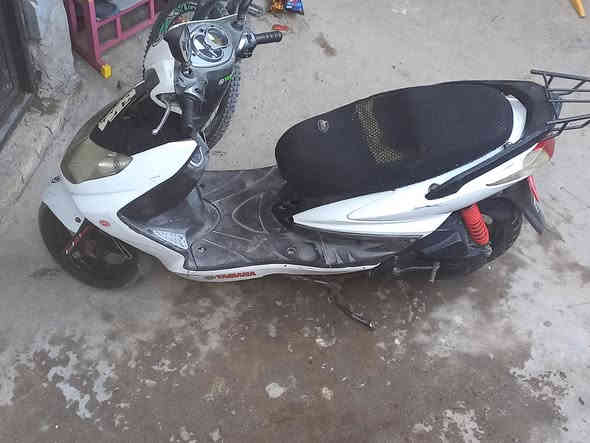 السلام عليكم 
دراجة سكنس فحل للبيع
موديل ٢٠٠٧
المكينة خير من الله
نظام كابريتر
الكهربائيات كلها شغاله
سلف + هندر كله شغال
لايت عالي وناصي  وسويجين 
صالنصة رياضية
تخم تاير نظيف
كفرات أصليه رقم واحد
السعر ب٨٠٠ ألف وبيها مجال بسيط
العنوان بغداد/ الدورة 
متوفر خاص وواتساب ***********
