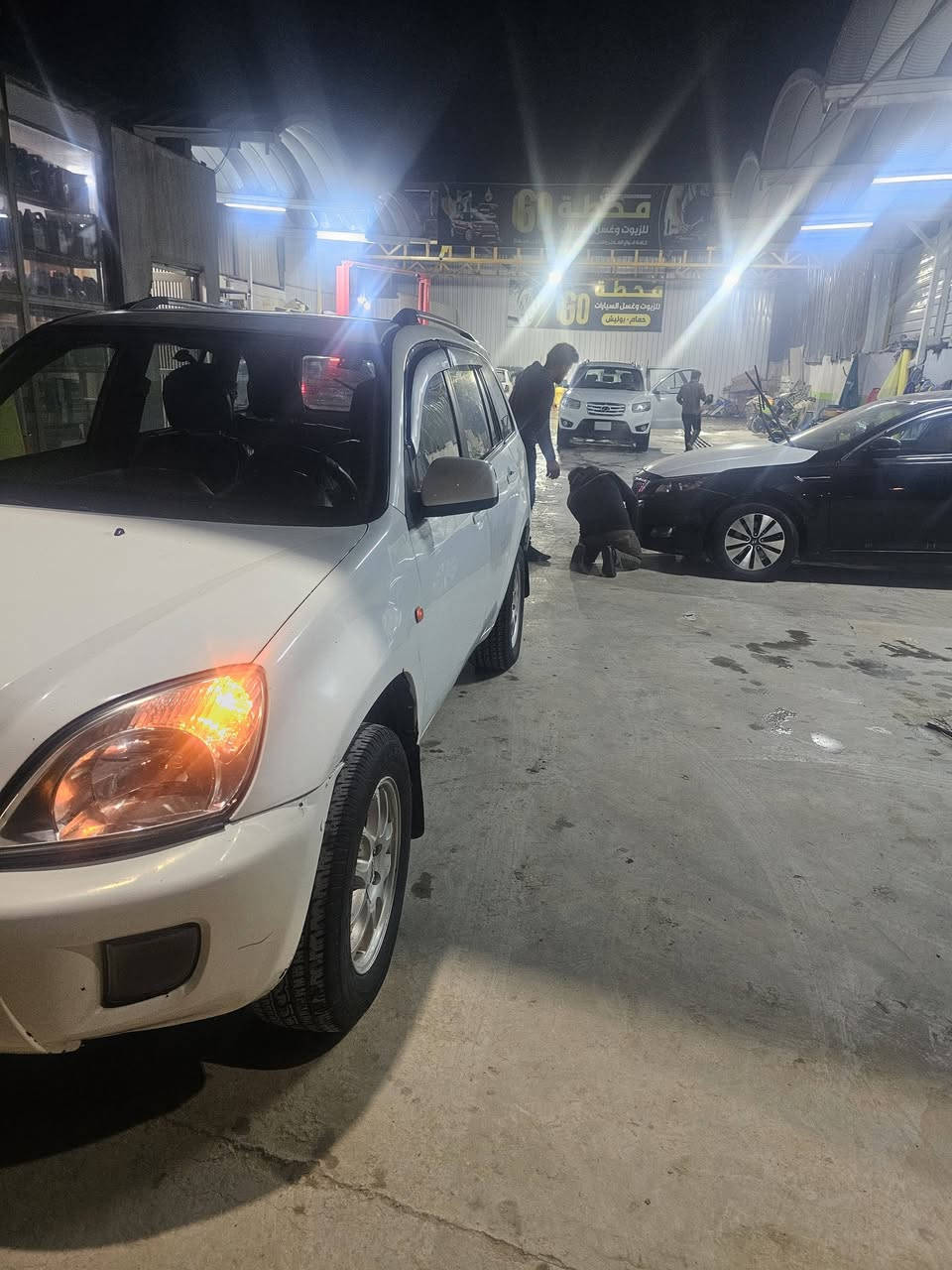 السلام عليكم 
تيكو للبيع 2011 كير ميكانيكي سعر 53 ورقه وبيه مجال بسيط
رقم سيارة  بابل دولي جديد سنويه جديد لل٢٠٣٠
محرك وكير جديد السيارة  ماشي ٩١ الف
تخم تاير مبدل مع الباتري 
عليه حداديه كامله مبدله امامي 
مكان السياره بابل شارع ستين مقابل مطعم ادم 
تفاصيل سياره كله موجود بالفديو 
***********
