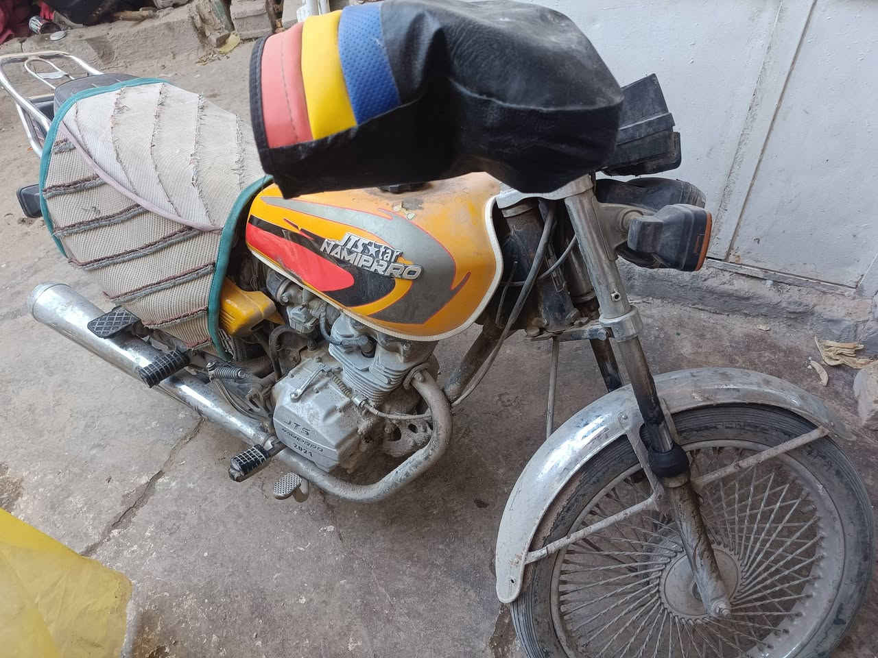 سلام عليكم اربعه كير للبيع اوراق كامله 2021.  *********** سعر 550الف وبيه مجال
