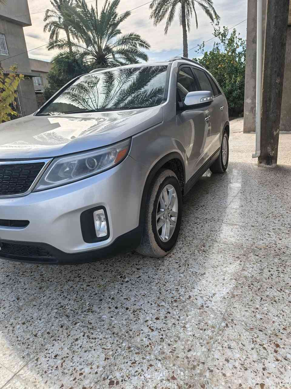 سلام عليكم للبيع سورنتون ٢٠١٤ مكينة كير حداديه كفاله حادثه جاملغ خلفي فقط خمسة راكب السيارة نضيفه جدآ مكينه ٤   ***********  مكاني بغداد
