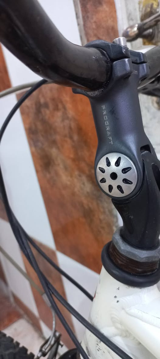 من رخصة الادمن 
بايسكل ماركة سبشل زد الأمريكية حجم٢٦ S ركبة لعابة بريكات ماركة ديور وكيورة سحب دفع اصلية ماركة شيمانو عكرب اصلي  نضافة واضحة بالصور 
السعر ١٥٠الف وبي مجال بسيط رقمي*********** متواجد واتساب 
مكاني الصليخ اوالشعب
