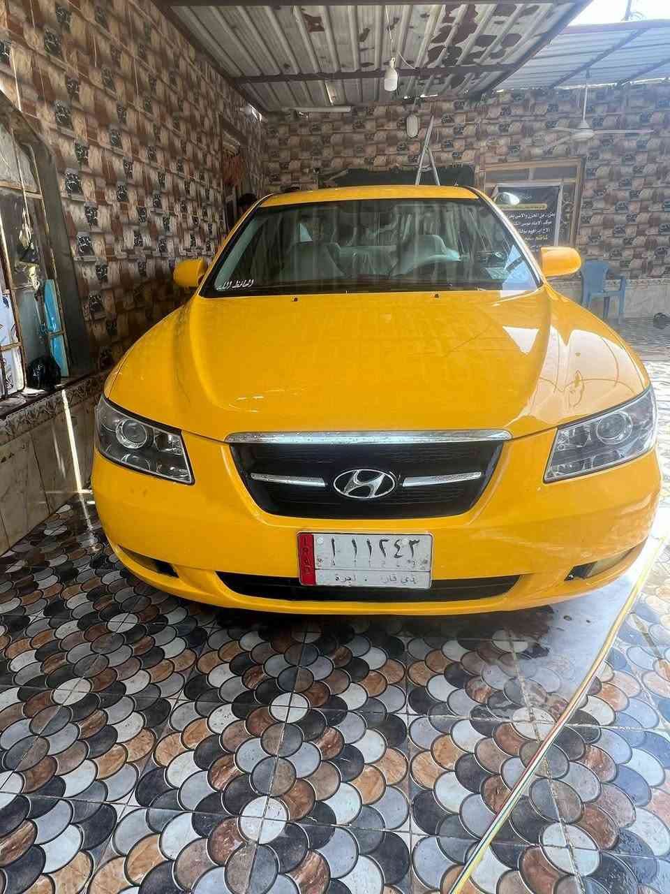 سياره ضربته حوض سياره حلوه ونضيفه
سنويته ستوه صاقطه مصفره هيئه وغرامات
مكينه وكير خير من الله مكينه سته سلندر 
سعر.  70
***********
مكان السماوه
