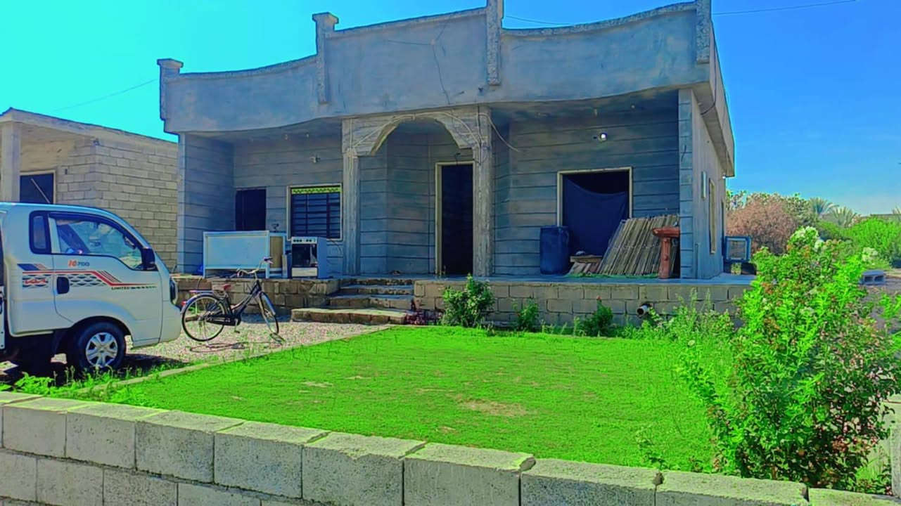 السلام عليكم ورحمة الله وبركاته يوجد بيت للبيع في العلم منطقة العهد الجديد(عرب الصين)بالحاوي يم مشتملات دكتور علي الحسين . مساحة الارض 420 مساحة البناء 160.غرفة 2 .مطبخ حار +بارد .استقبال .صحيات صنف الارض طابو زراعي... التواصل على الرقم *********** او على الخاص
