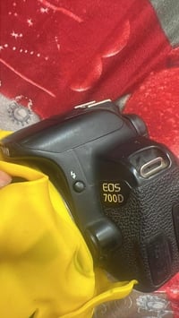 كامرا كانون D700  سعر 300  07735127410