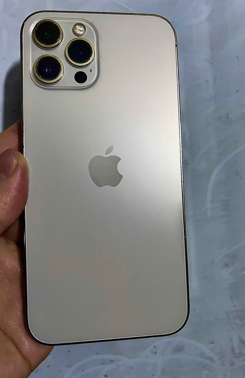 ايـفون 12 بــرو مـاكس ذاكرة 256 جهاز نضيف كلة شغال بطارية 79‎%‎ ما مبدل اي شيء فقط بية خـط بالـشاشة الفـوك ما مائـثـر نهائياً لا لمس ولا شـيء سعر 350 الـف مكاني بغداد 
 رقم *********** بغداد, العراق
