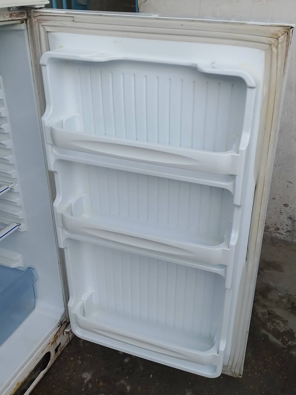 للبيع ثلاجة حجم كبير نضيفة جدا ما مصلحة عل فحص 
السعر 150 الف عنوان حي نزال شارع السد
***********
