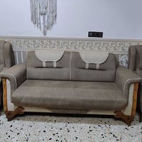 نضيف • سطح مرمر • ٥ مقاعد