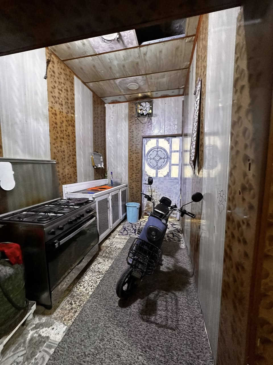 سلام عليكم دار سكن البيع
أبو الخصيب العوجه يبعد عن طريق 
العوجه تقريبن 300متر 
طابو زراعي عراقي اصل 
مكون من غرفتين وديوان وصاله كلش جبيره
ومطبخ وحمامات داخلي وخارجي 
المساحه 200متر
السعر48 
وبي مجال
استفسار 
اتصل ***********
