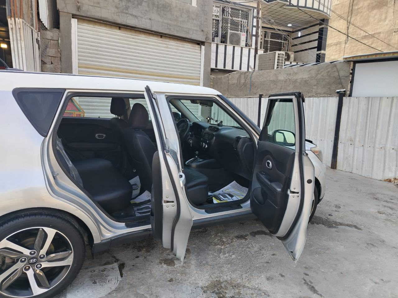 السلام عليكم كيا صول ٢٠١٦ وارد أمريكي  حادثه بس دعاميه وبيه صبغ بمكانات اثر طخات بدون دواخل ابيع صبغ عام محرك ٢٠٠٠ GDi معروفه  سياره كامله ماينقصه اي شي عليه ادامه كامله صدر منضومه الاحتراق رقم الجديد الانكليزي هزه جديده تعال كلب واقتنع وما نختلف ***********
