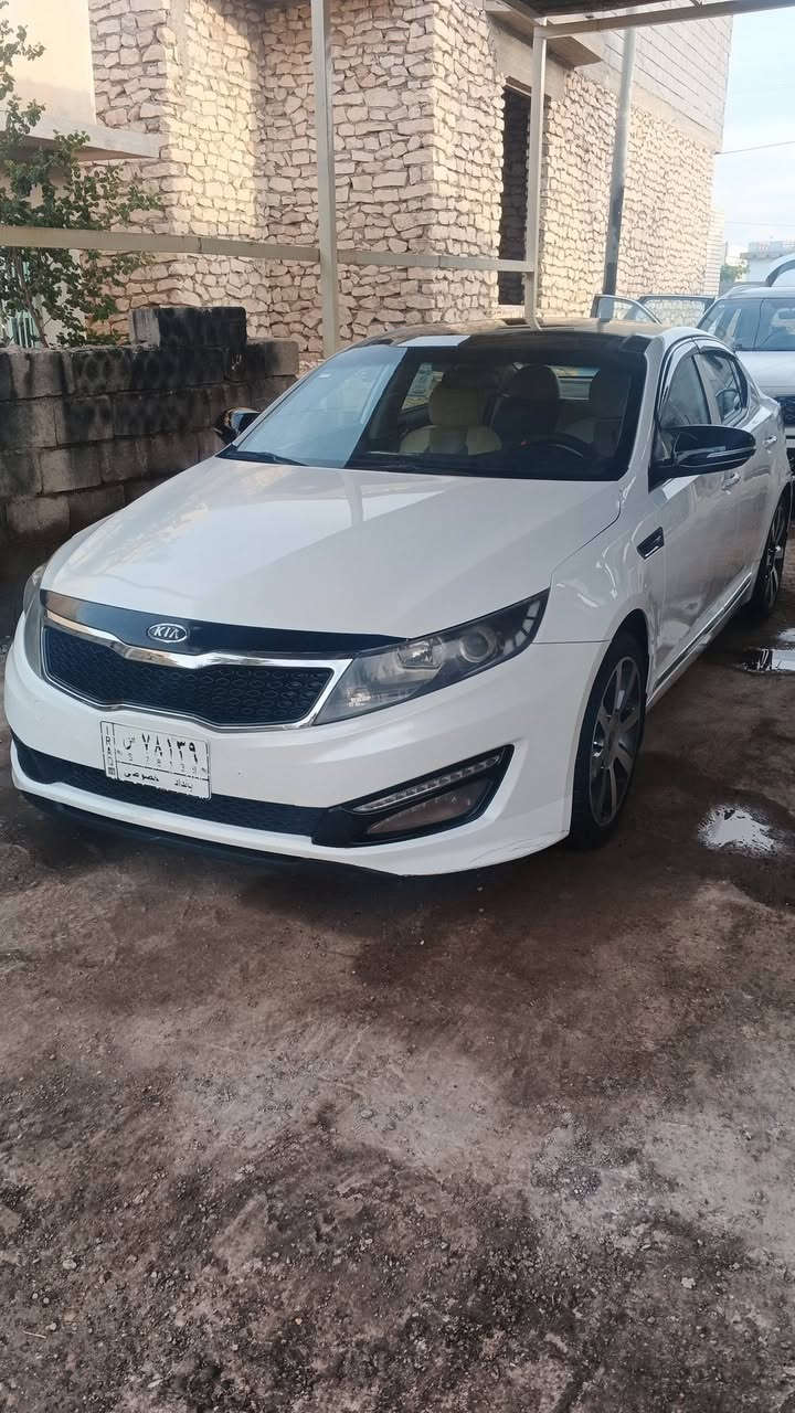 السلام عليكم 
اوبتيما موديل 2011 رقم بغداد محرك2400دوش سياره فول مواصفات بنرامه كشنات كهربائيه مري شفط سياره بيها جاملغ مبدل الايمن الامامي وبيها رشه بالبنيد الجهة اليمنى:السعر 135وبيها مجال 
العنوان الرمادي -حصيبه الشرقيه 
***********
