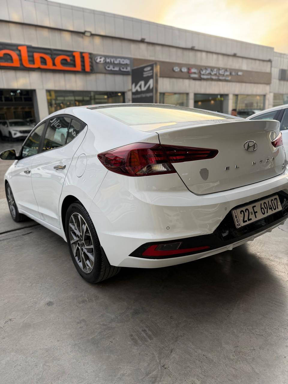 النترا ٢٠٢٠ خليجي ماشيه ٧٦ الف مكفوله من صبغ فقط بيه بارد موضحه بل صور رصعات وداكه  فول موصفات
محرك ٢٠٠٠ دوش
فتحه 
بصمه
حساس امامي خلفي اصلي
دبل ارباك 
نضام تزحلق ABS
مود درايف
شاشه تاب
كامره خلفيه
تبريد خلفي
لد نهاري ولايت زنون
جنطه ذكيه
سعر ١٥٣ بيه مجال بسيط
للتصال***********
مكان سياره بغداد معارض البياع
