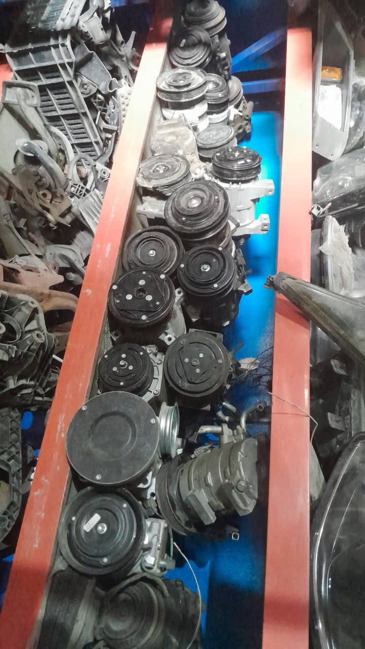 السلام عليكم عندي سلف و دينمو و كمبريسر تبريد انواع مختلف لسيارات جملة ٠٧٧٠٦٧٥ ٢٧٢١
