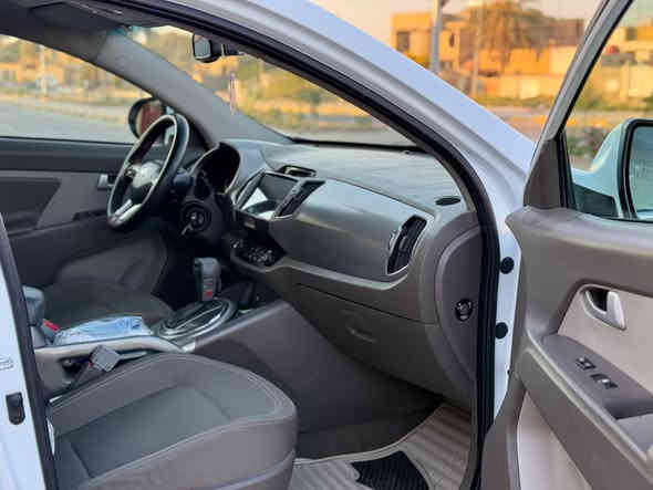 السلام عليكم كيا سبورتج موديل 2014 خليجي 
السيارة مكفوله عدا البارد الي واضح كدامك بالسونار 
ماشيه 177 الف كم سايد بريك يدة مو رجل مري شفط كامرة شاشه حساس 
مكينه 2000 دوش كلشي ممفتوح بيهه ع الشركة 
كير مكفول حداديه تخم تاير تدفئة تبريد كله جديد ع الشركة 
مواصفات واضحة بسمي رقم بغداد تحويل مباشر سعرهه 158 بيهة مجال بسيط 
مكاني واسط قضاء الحي 
***********
***********
