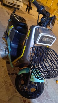 دراجه شحن جديده كليش 450 بيه مجال قليل رقم الموبايل  (07739353717)