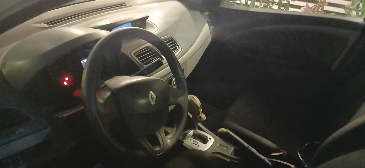 السلام عليكم
مكلف بالنشر رجاء اتصل على صاحب السياره
رينو  ٢٠١٢ رقم بغداد
بدون صبغ
محرك بلادي ١٦٠٠ 
كير AT وليس CVT
سياره جاهزه على وضع الشركه
بارد قليل جاملغ خلفي 
عارضها ٦١ 
المنصور الداودي
***********
