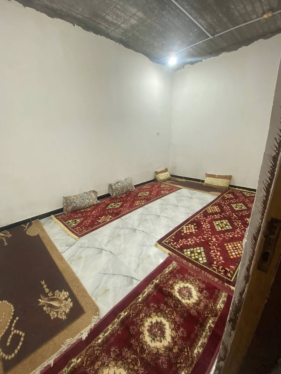 اسلام عليكم
بيت البيع المكان قرب شارع ابو هيثم بيت ركن 
نوع العقار تجاوز خدمات طابو  
البيت سكف كونكريت البيت بناء جديد 
وكله سراميك والباقي موضح بالفيديو 
السعر ((20)) وبي مجال 
التواصل  ***********
