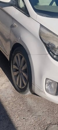 عندي كارينز م 14 ماشيه 88 كم وزياده بيها ضرر الجاملغ الامامي الأيسر تص...