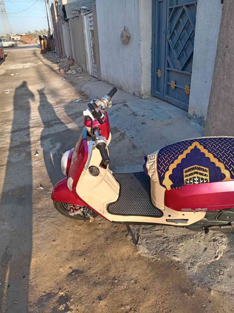 السلام عليكم دراجه بوليس للبيع دراجه نضيفه كلشش ما مفتوحه بوشه 49 دراجه لا تبخير ولا تقيص دراجه كامله من كل شي شراي ينتصل 750 وبيه مجالل للشراي ***********
